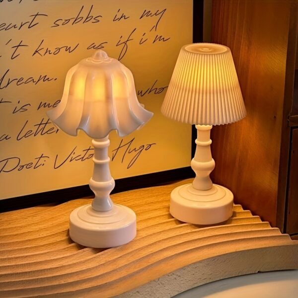 1pc of a Simulated Electronic Mini Desk Lamp random design