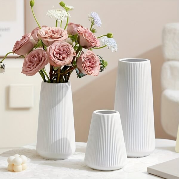 1d490ee3-bc03-4993-9fca-8cfac64a8139.jpg Plastic striped vase combination media
