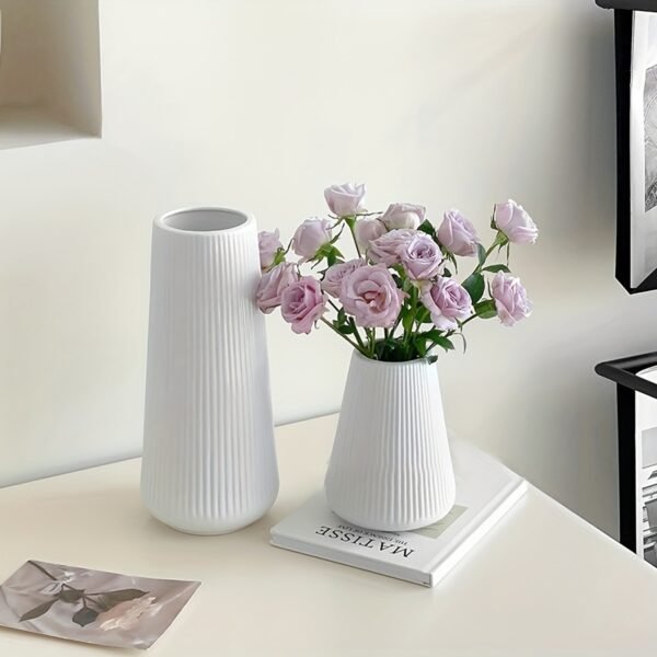 4b9b571c-39d9-4f8f-80bd-533dbbb73fbb.jpg Plastic striped vase combination media