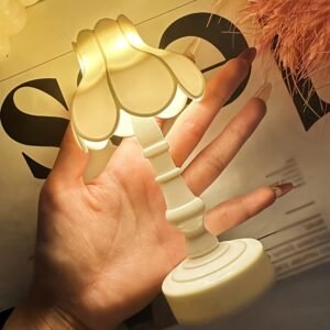 9fe6dad2-4697-480d-8c90-29b7bd0e9170.jpg 1pc of a Simulated Electronic Mini Desk Lamp random design